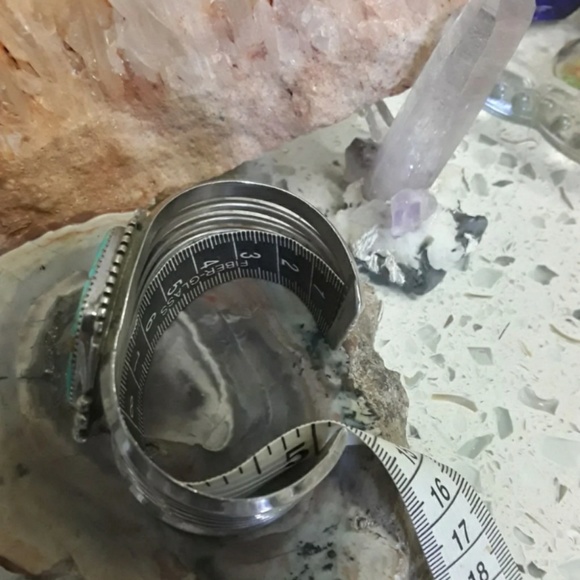 🚫SOLD🚫Vtg Sterling Navajo Turquoise Cuff - Picture 8 of 8